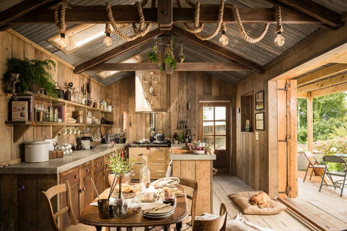 Rustic charm decoholic cabin